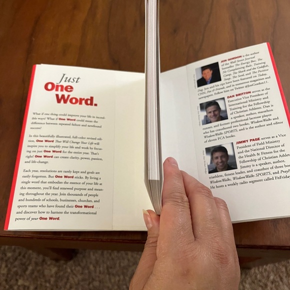 Book “One Word that will change your life” by Jon Gordon. - Picture 6 of 9